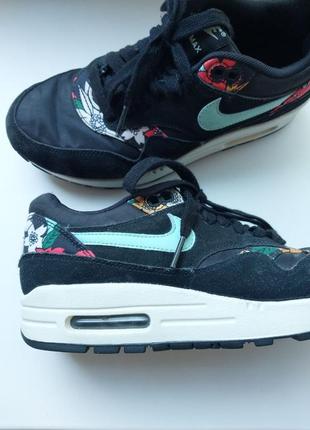 Жіночі кросівки nike uk4 37,5р. чорні, квітковий принт