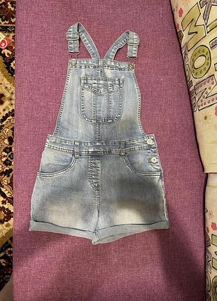 Джинсовый комбинезон