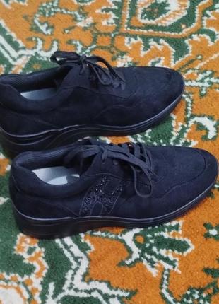 Кроссовки новые 40- 41 размер