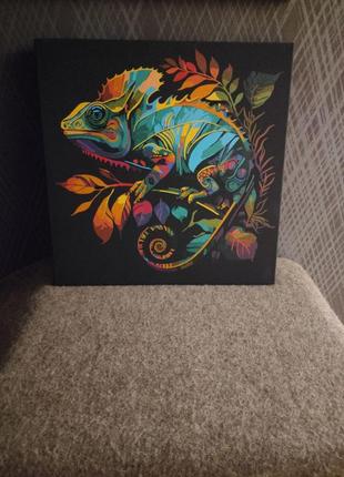 Хамелеон картина готовая работа 40х40см на черном холсте