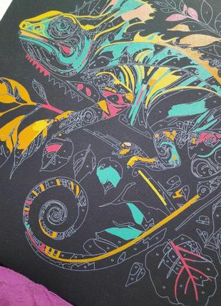 Хамелеон картина готовая работа 40х40см на черном холсте