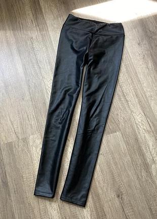 Стильные черные кожаные/под кожу лосины, леггинсы на флисе calzedonia, p. s