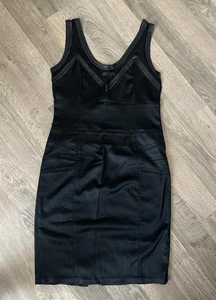 Черное праздничное атласное платье