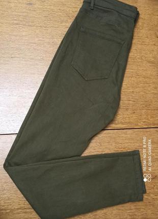 Узкие стрейчевые джинсы цвета хаки stradivarius   p. eur 44, usa 12, mex 34 пот 38 см***2 фото