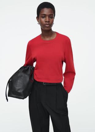 Long-sleeved t-shirt