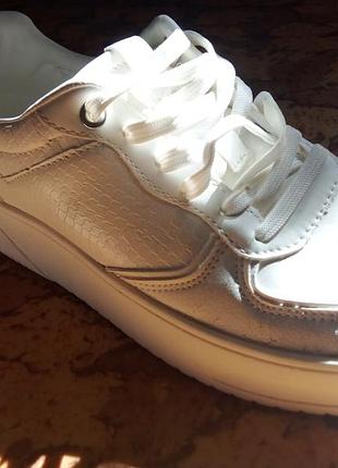 Кроссовки zara