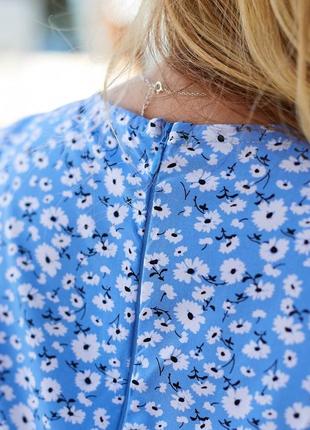 Комбінезон жіночий літній, із широкими спідницею — шортами, батал, квітковий дрібний принт, блакитний3 фото