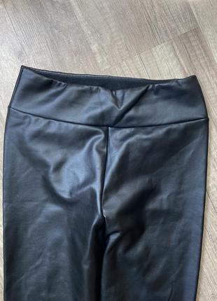 Стильные черные кожаные/под кожу лосины, леггинсы на флисе calzedonia, p. s4 фото