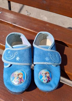 Капці на ліпучці
