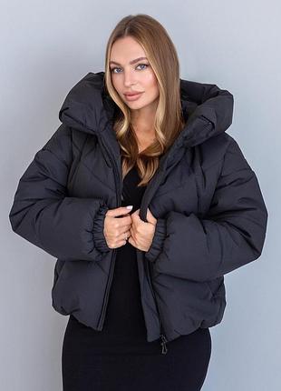 Красивый зимний черный короткий пуховик с глубоким капюшоном размеры от 44 до 52