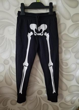 Спортивные штаны джоггеры хеллоуин 4-5 лет