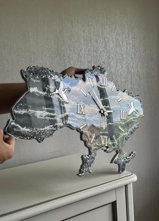 Часы настенные из эпоксидной смолы "карта украины" 40x25 см5 фото