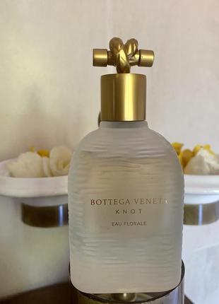 Knot florale sale