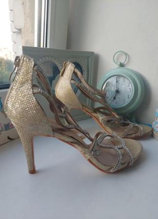 Босоніжки для танців