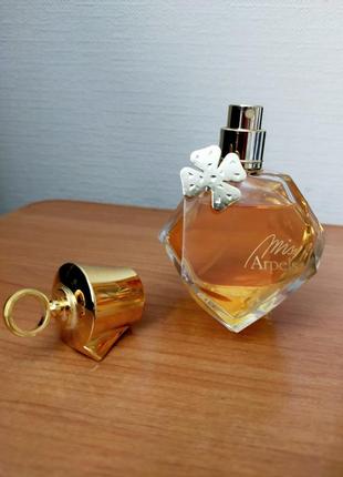 Miss arpels от van cleef &amp; arpels туалетная вода. привезенный из-за границы. туалетная вода.есть четырехлистник на флаконе.