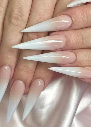 Накладні нігті довгі гострий френч із декором френчем