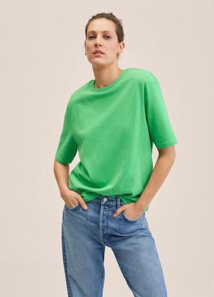 Футболка однотонная зеленого цвета mango с плечиками плечами зеленая плотная на осень