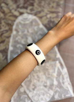 Браслет на руку білий у горох 🖤🤍🖤🤍🖤