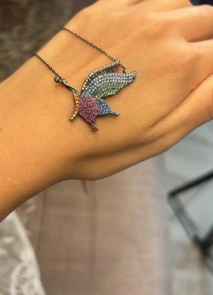 Подвеска с серебряной бабочкой в мерцающих камнях 🦋
