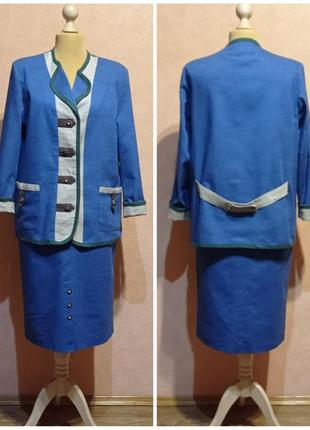 Женский льняной костюм василькового цвета на подкладке.