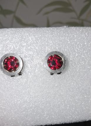 Серьги красные камешки
