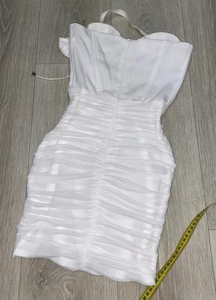 Белое мини-серии платье с чашкой и корсетом oh polly.4 фото