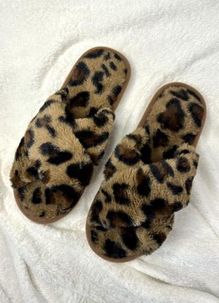 Пушистые тапочки для дома леопардовые