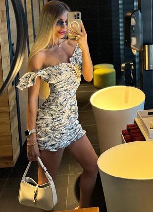 Распродажа платье prettylittlething присборенное со шнуровкой спереди