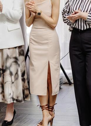 Сукня беж колір