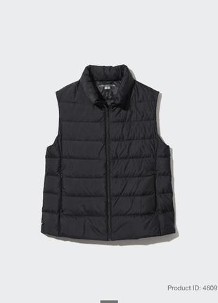 Ультралегкий пуховий жилет uniqlo, який складається у компактний мішечок