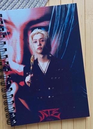 Блокнот фелікс stray kids lee felix