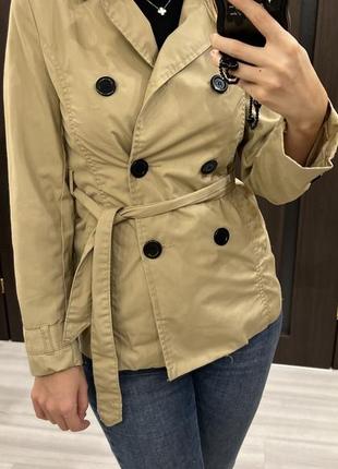 Плащ h&m з поясом в бежевому кольорі