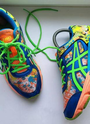 Жіночі легкі зручні бомбезні   asics gel noosa tr 11