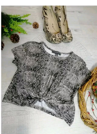 Топ на зав'язку в змійку