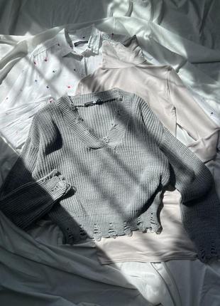 Серый рваный свитер boohoo3 фото