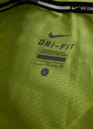 Яркая салатовая спортивная футболка для бега nike running l3 фото