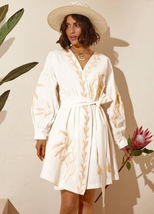 Платье вышитое