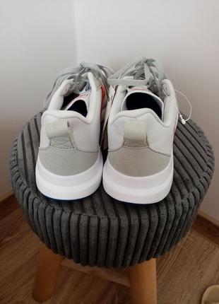 Нові кросівки adidas5 фото
