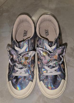 Кроссовки zara