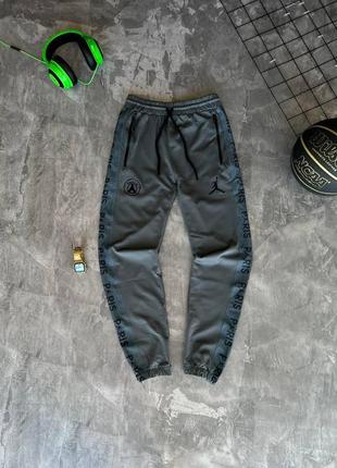 Спортивные штаны jordan серые на лампасах