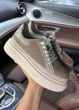 Бежеві кросівки  на високій підошві