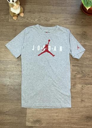 Стильная футболка nike air jordan оригинал в идеальном состоянии без нюансов джордон размер с/м