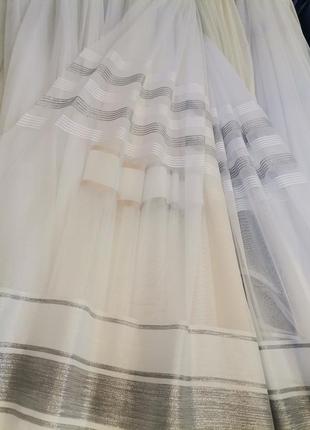 Тюль белого цвета с серыми полосками