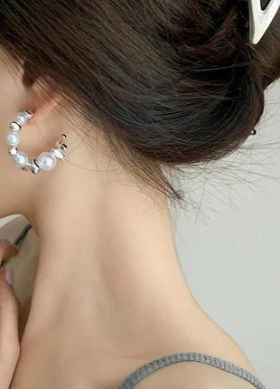 Стильні сріблясті жіночі сережки кульчики підвіси кільця серьги перлини перли4 фото