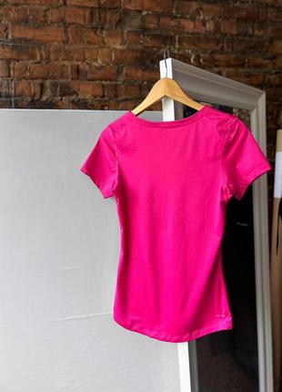 Nike pro women’s short sleeve sport pink t-shirt v-neck logo swoosh жіноча, спортивна футболка2 фото