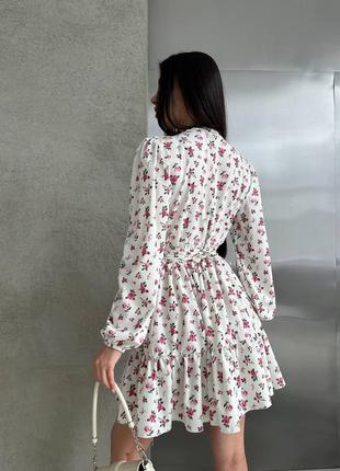 Платье в цветочек короткое мини с корсетной шнуровкой  приталенное с рукавами фонариками с v декольте белое ретро винтаж2 фото