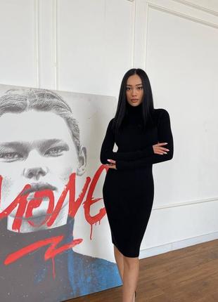 Вязаное бесшовное платье гольф