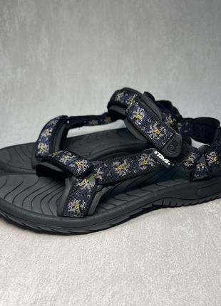 Жіночі босоніжки teva hurricane