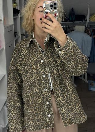 Рубашка джинсова леопардова zara m l розмір джинсовка куртка
