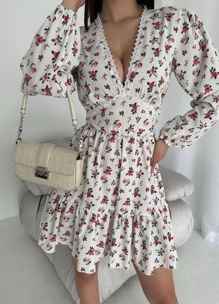 Платье в цветочек короткое мини с корсетной шнуровкой  приталенное с рукавами фонариками с v декольте белое ретро винтаж
